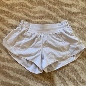 Lululemon Hotty Hot Low-Rise Lined Short 2.5"